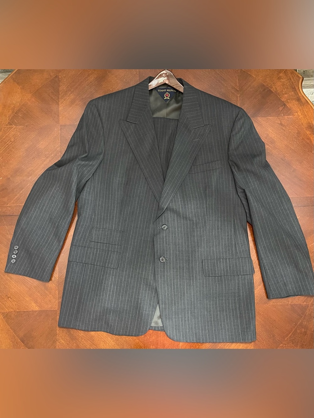 Tommy Hilfiger sz 48L Men's Charcoal Pinstripe Two-Button Suit. Distinguished!